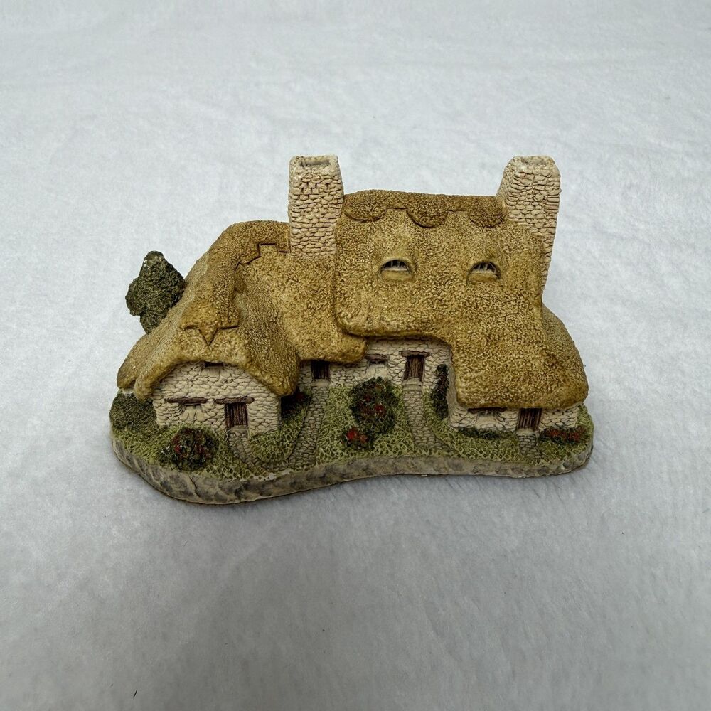 Vintage David Winter Meadow Bank Cottage Figurine Small 1985 Hand Painted Resin